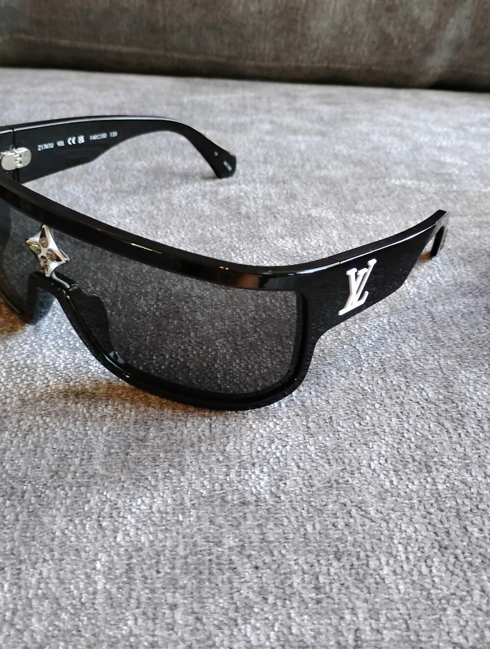 LOUIS VUITTON Cyclone Sport Mask Sunglasses 